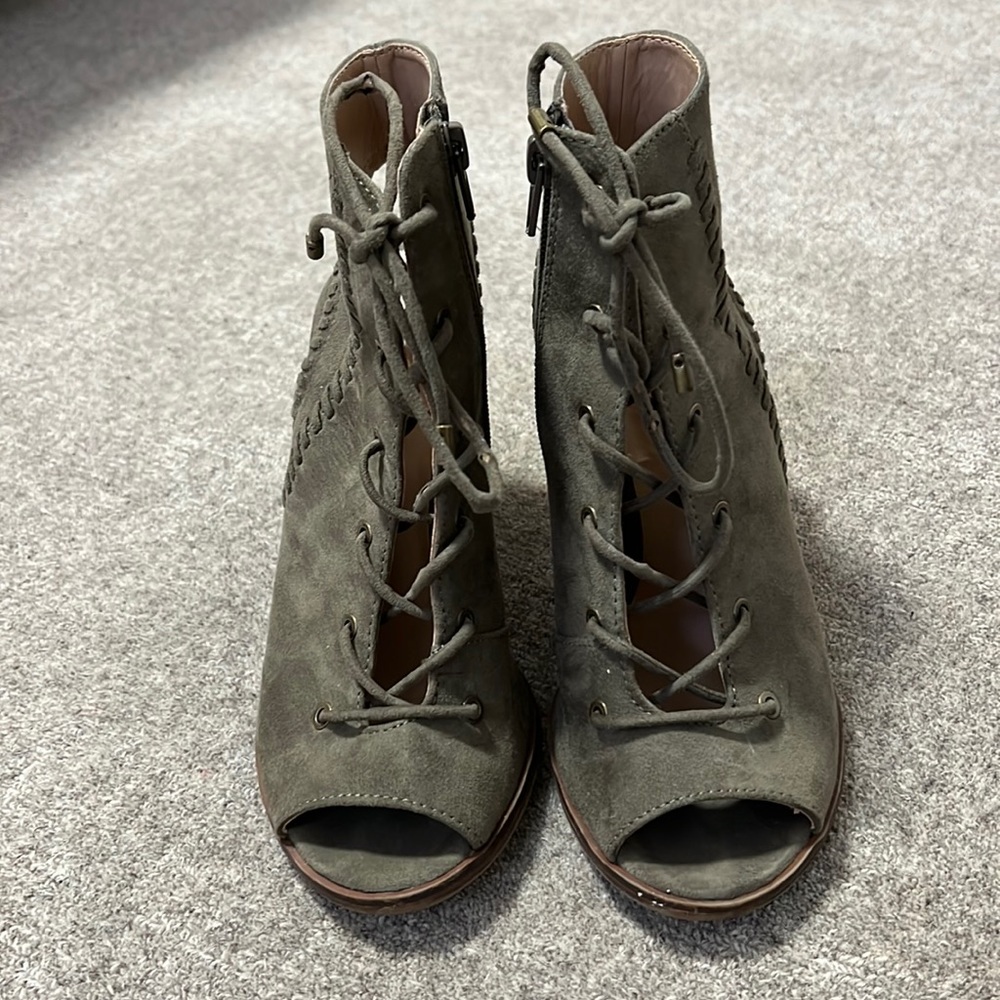 Mix No. 6 Camona Booties in Size 6